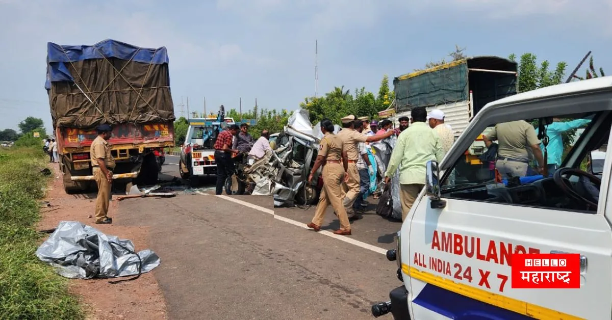 पुणे बंगळूर महामार्गावर कराडच्या पाचवडजवळ चारचाकी गाडी ट्रकचा भीषण अपघात 3 जण जागीच ठार Hello 