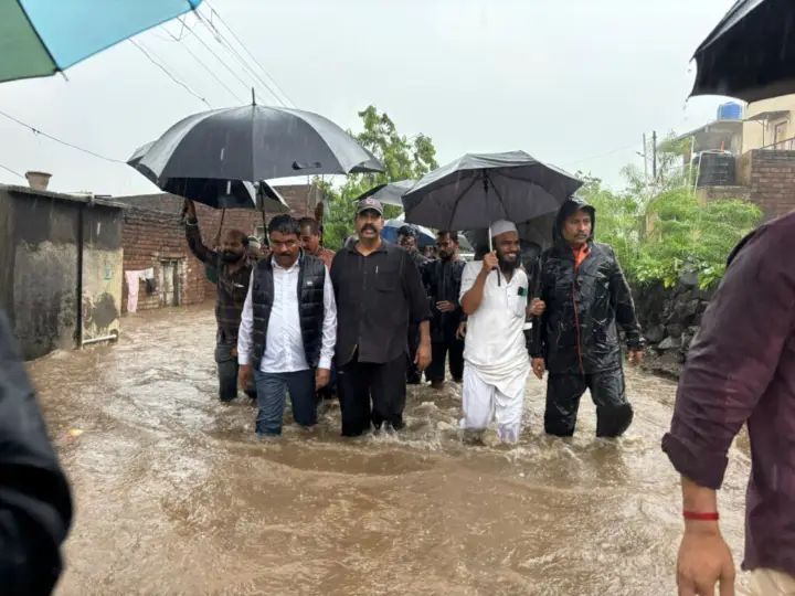 फलटणमध्ये NDRF दाखल; पुरपरिस्थितीत रणजितसिंह निंबाळकरसोबत आ. पाटील मदतीसाठी ग्राऊंडवर 1 n6658076351748238453895c36f80b19d68d5042b310c5bf44bb9e0caa99ee550440adcb9db31b20dea6903